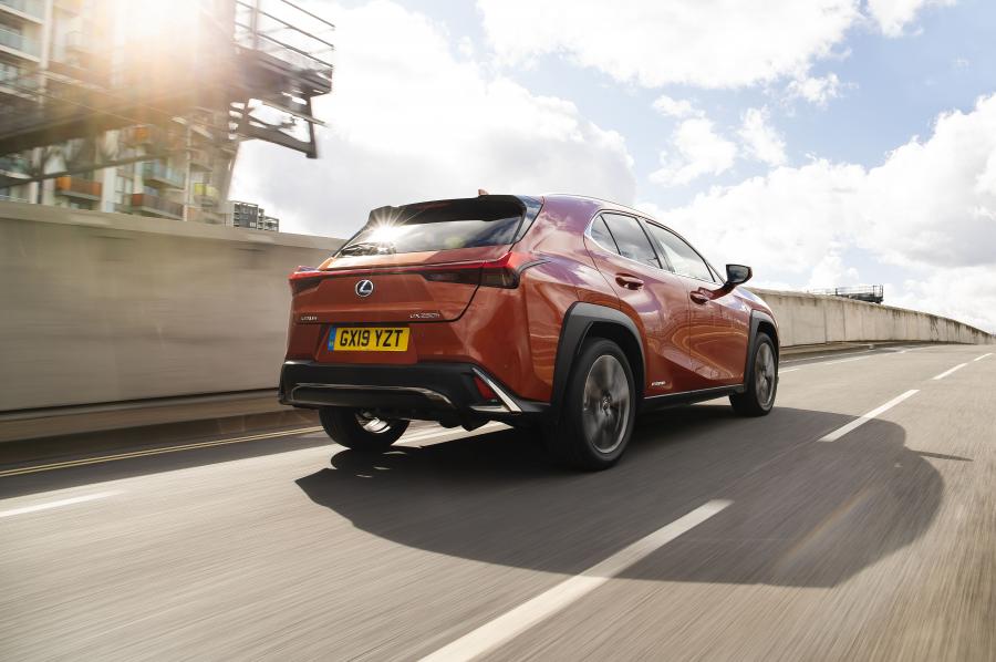  Lexus UX250h F-Sport 2019 года  (UK) (фото 25 из 40)